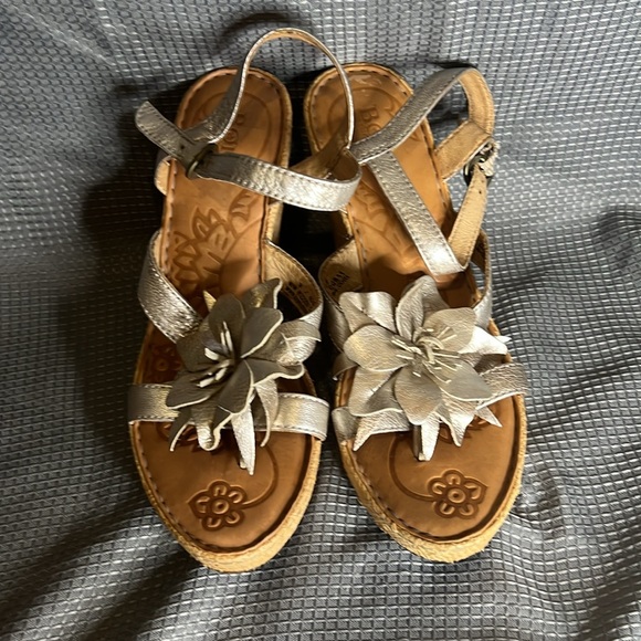 LOVIN BORN WEDGES - Picture 2 of 3